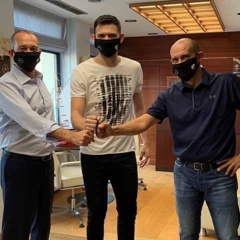 Κώστας Παπανικολάου