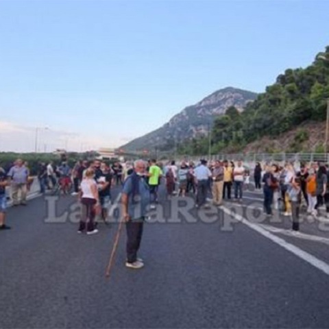 Διαμαρτυρία κατοίκων στην Αθηνών - Λαμίας