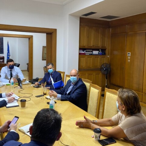 Σύσκεψη για τις ΜΕΘ υπό τον Βασίλη Κικίλια