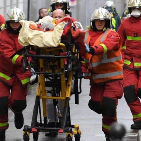 Επίθεση έξω από τα γραφεία του Charlie Hebdo