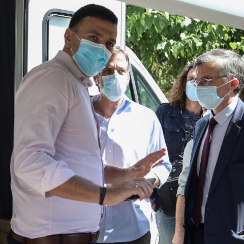 Ο υπουργός Υγείας Βασίλης Κικίλιας και ο λοιμωξιολόγος Σωτήρης Τσιόδρας 