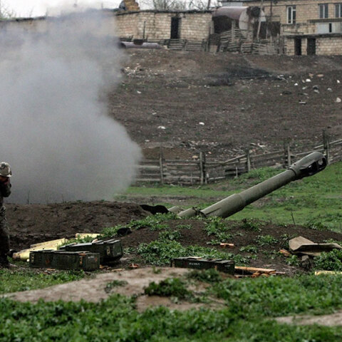 Πυροβολικό του στρατού της Αρμενίας ανταποδίδει τα πυρά κατά δυνάμεων του Αζερμπαϊτζάν στο Ναγκόρνο Καραμπάχ