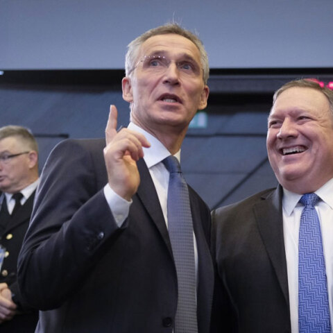 Ο γενικός γραμματέας του ΝΑΤΟ Γενς Στόλτενμπεργκ με τον Αμερικανό ΥΠΕΞ Μάικ Πομπέο