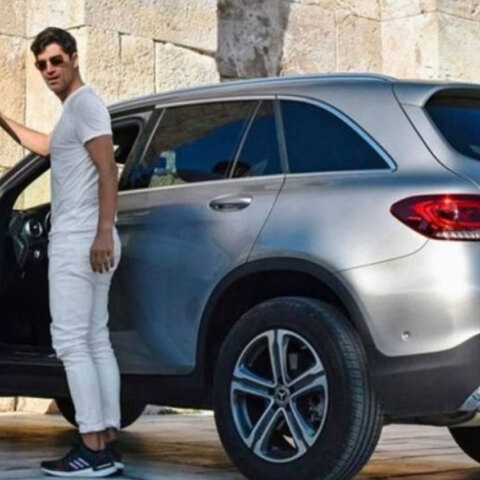 Ο Σάκης Ρουβάς με πολυτελές αυτοκίνητο έξω από το Ηρώδειο - Η ανάρτηση στα social media που προκάλεσε σάλο