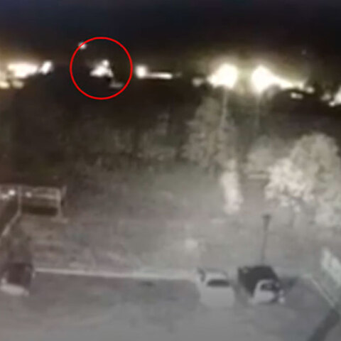 Το στρατιωτικό αεροσκάφος στην Ουκρανία λίγα δευτερόλεπτα πριν συντριβεί στο έδαφος