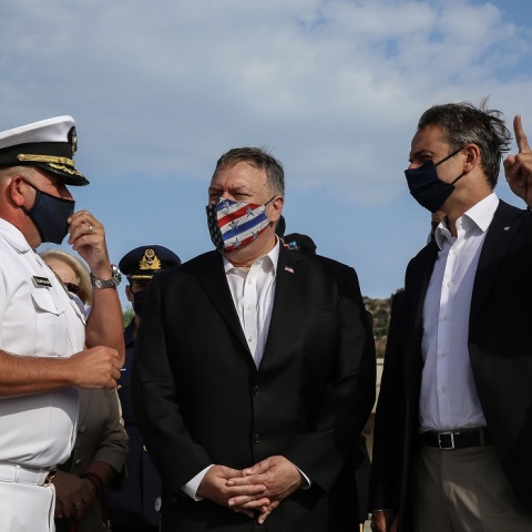 Ο Κυριάκος Μητσοτάκης και ο Μάικ Πομπέο στη στρατιωτική βάση της Σούδας
