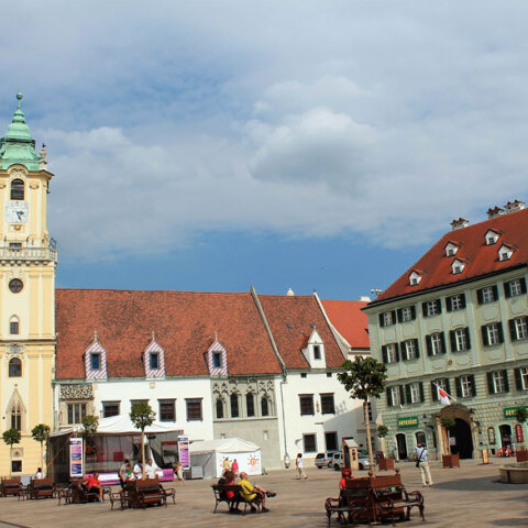 Κορωνοϊός στη Σλοβακία: Πολίτες σε πλατεία στην πρωτεύουσα Μπρατισλάβα