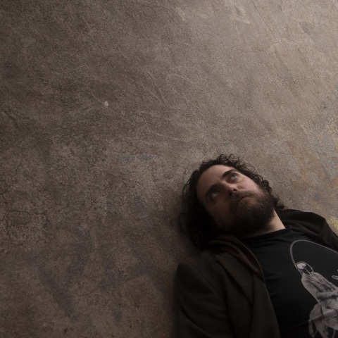 Ο τραγουδοποιός Στάθης Δρογώσης