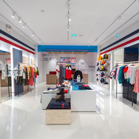 νέο Flagship Store Tommy Hilfiger στο The Mall Athens