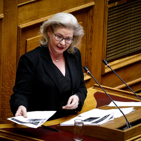 Ως μετακλητή υπάλληλος διορίστηκε στη Βουλή η Ελένη Ζαρούλια, σύζυγος του Νίκου Μιχαλολιάκου