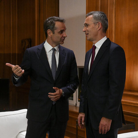 Ο πρωθυπουργός Κυριάκος Μητσοτάκης και ο γενικός γραμματέας του ΝΑΤΟ Γενς Στόλτενμπεργκ