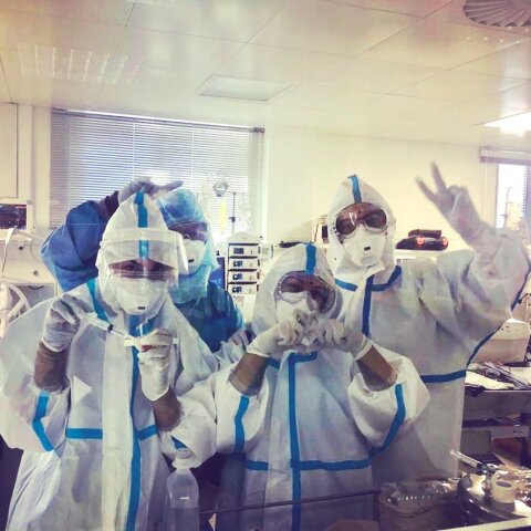 Γιατροί σε μονάδα covid19 