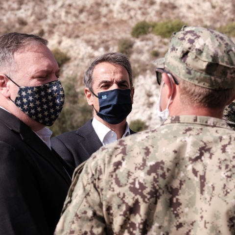 ΕΠΙΣΚΕΨΗ ΤΟΥ ΠΡΩΘΥΠΟΥΡΓΟΥ ΚΥΡ. ΜΗΤΣΟΤΑΚΗ ΚΑΙ ΤΟΥ ΥΠΕΞ ΤΩΝ ΗΠΑ Μ. ΠΟΜΠΕΟ ΣΤΗΝ ΣΤΡΑΤΙΩΤΙΩΤΙΚΗ ΒΑΣΗ ΤΗΣ ΣΟΥΔΑΣ