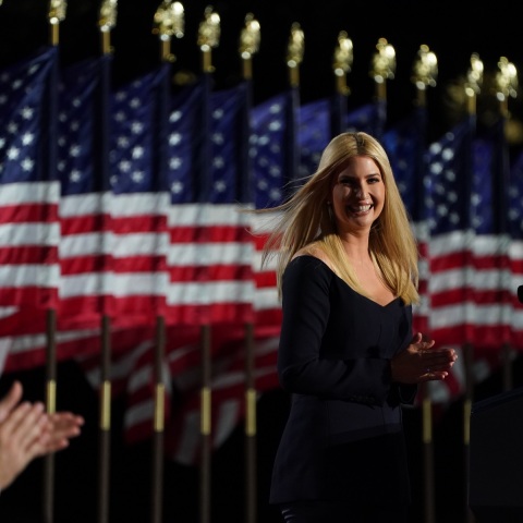 Ιβάνκα Τραμπ: Η κόρη και σύμβουλος του αμερικανού προέδρου αποκαλεί τον πατέρα της «πολεμιστή» μετά την εισαγωγή του στο νοσοκομείο Ουόλτερ Ριντ στο Μέριλαντ