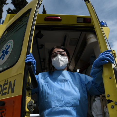 229 νέα κρούσματα κορωνοϊού ανακοινώθηκαν από τον ΕΟΔΥ στη χώρα μας σήμερα, Κυριακή 4 Οκτωβρίου. Κάτω από 100 οι μολύνσεις στην Αττική 