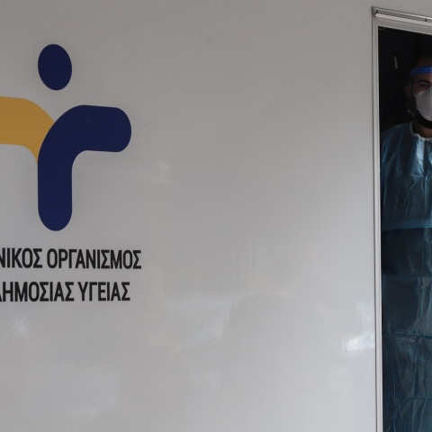 Σε ποιες περιοχές εντοπίστηκαν τα 229 νέα κρούσματα κορωνοϊού στη χώρα σύμφωνα με τα στοιχεία του ΕΟΔΥ - 97 κρούσματα στην Περιφέρεια Αττικής.