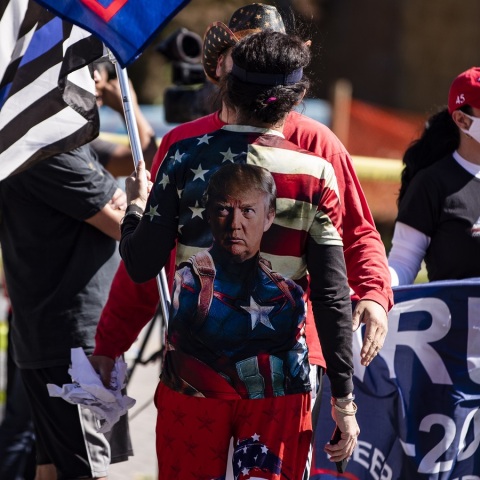 Ντόναλντ Τραμπ: Ο πρόεδρος των ΗΠΑ, ο οποίος παραμένει νοσηλευόμενος, αλλάζει στάση στη διαχείριση της πανδημίας καλώντας σε συμμόρφωση στους κανόνες