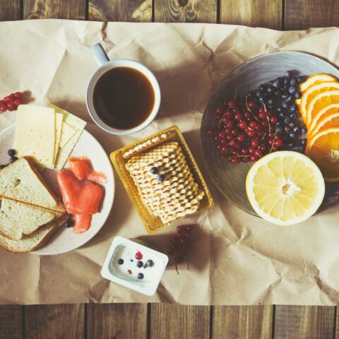 Πώς να παραμείνεις σε εγρήγορση, προσέχοντας τη διατροφή σου