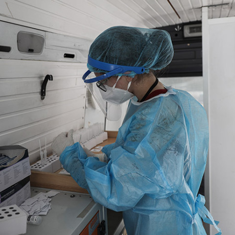 ΤΕΣΤ ΚΟΡΟΝΟΪΟΥ ΑΠΟ ΚΙΝΗΤΕΣ ΜΟΝΑΔΕΣ ΣΤΗΝ ΠΛΑΤΕΙΑ ΔΑΒΑΚΗ ΣΤΗΝ ΚΑΛΛΙΘΕΑ