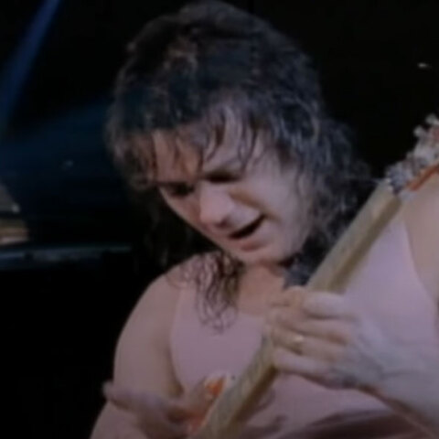 O Έντι Βαν Άλεν, θρυλικός κιθαρίστας του hard rock συγκροτήματος Van Halen, πέθανε σε ηλικία 65 ετών