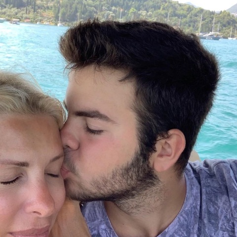 Η Ελένη Μενεγάκη με τον γιο της, Άγγελο Λάτσιο