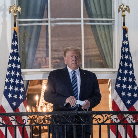 Ο Ντόναλντ Τραμπ χωρίς τη μάσκα