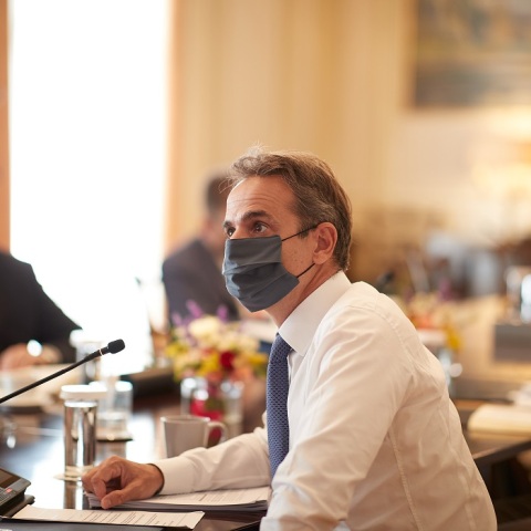 Ο Κυριάκος Μητσοτάκης κατά τη διάρκεια τηλεδιάσκεψης