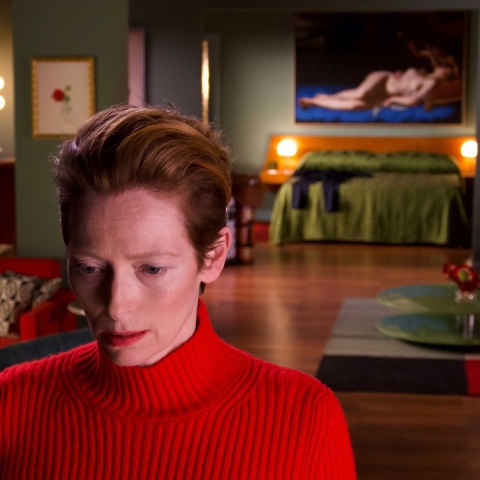 Η Τίλντα Σουίντον στην ταινία του Αλμοδόβαρ «Η Ανθρώπινη Φωνή»