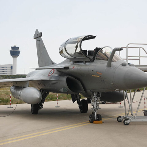 Πολεμικό αεροσκάφος Rafale στο διεθνές αεροδρόμιο «Ελευθέριος Βενιζέλος» στα Σπάτα (ΦΩΤΟ ΑΡΧΕΙΟΥ)