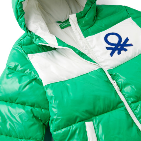 Η United Colors of Benetton παρουσιάζει το Eco-Recycle, το οικολογικό puffer μπουφάν με επένδυση από ανακυκλωμένο πλαστικό