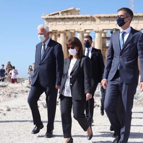 Η Πρόεδρος της Δημοκρατίας και ο Δημαρχος Αθηναίων στον Ιερό Βράχο της Ακρόπολης