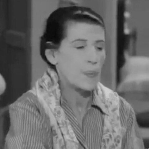 Η Γεωργία Βασιλειάδού διώχνει το κακό το μάτι - Σκηνή από την αγαπημένη ταινία «Η κυρά μας η μαμμή»