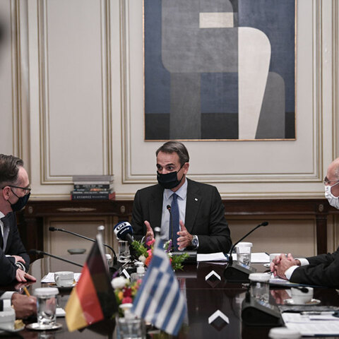 Ο πρωθυπουργός Κυριάκος Μητσοτάκης στη συνάντησή του με τον Γερμανό ΥΠΕΞ Χάικο Μάας στο Μέγαρο Μαξίμου