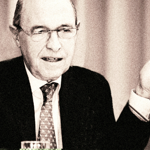 «Ο Κώστας Σημίτης δεν σκοπεύει να απαλλάξει από την παρουσία του τα παιδιά του ΠΑΣΟΚ, τους εθνικιστές της ΝΔ, τους λαϊκιστές της Ρηγγίλης και το ΚΚΕ».