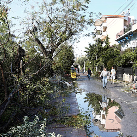 Μεγάλες καταστροφές στο Νέο Ηράκλειο από την καταιγίδα που σάρωσε την Αττική