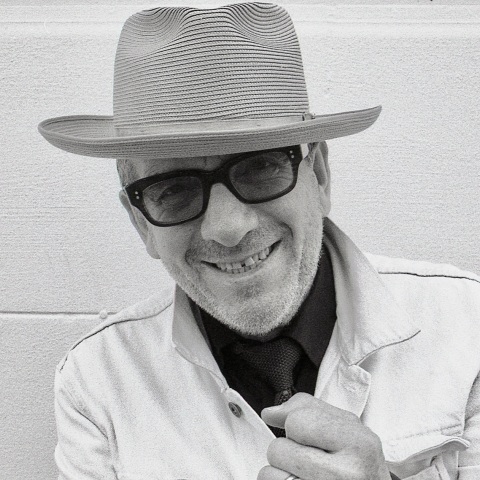 O Elvis Costello