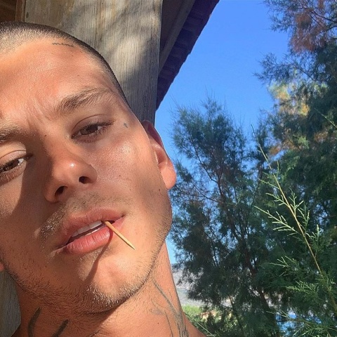 Ο τραγουδιστής Mike