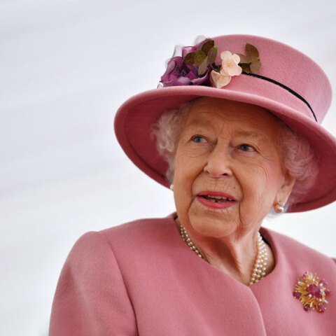 Η βασίλισσα Ελισάβετ δεν φόρεσε μάσκα για τον κορωνοϊό στην πρώτη της δημόσια εμφάνιση έπειτα από 7 μήνες