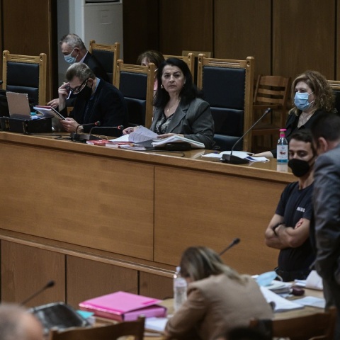 Στιγμιότυπο από τη δίκη της Χρυσής Αυγής 