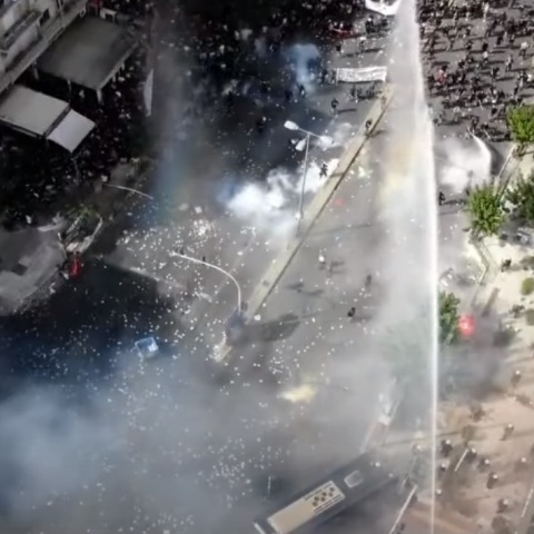 Επεισόδια έξω από το Εφετείο Αθηνών- Πλάνα από drone