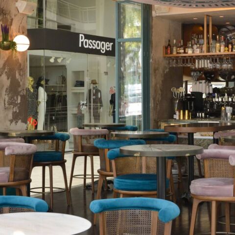 Το εσωτερικό του Vibo, το καινούργιο wine bistro στη Γλυφάδα