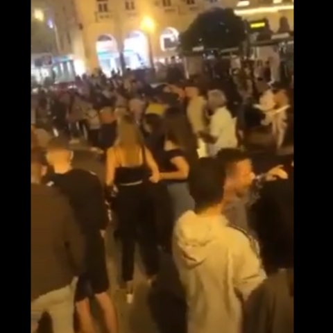Συνωστισμός στην πλατεία Αριστοτέλους, στην Θεσσαλονίκη