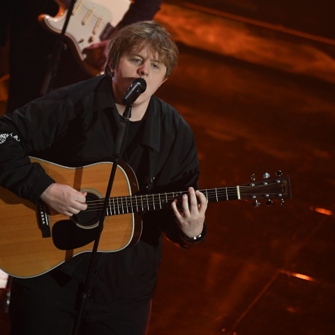 Ο τραγουδοποιός Lewis Capaldi 