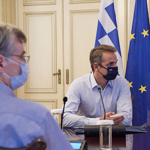 Κυριάκος Μητσοτάκης και Σωτήρης Τσιόδρας με μάσκα για τον κορωνοϊό