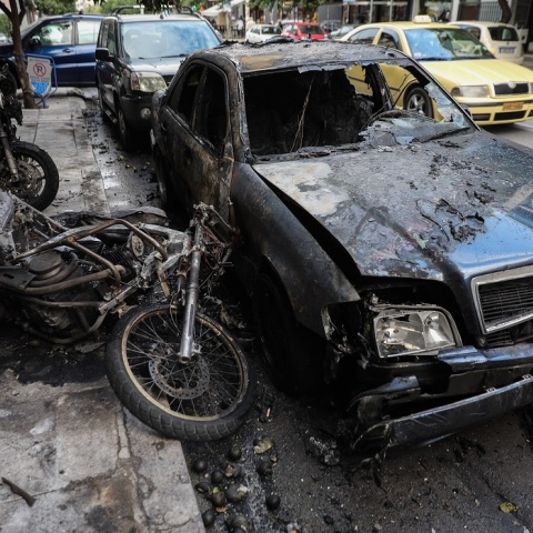 Καμένα οχήματα στην Καλλιθέα
