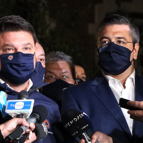 Νίκος Χαρδαλιάς και Απόστολος Τζιτζικώστας κάνουν δηλώσεις μετά την έκτακτη σύσκεψη για τον κορωνοϊό στη Θεσσαλονίκη και την Κεντρική Μακεδονία