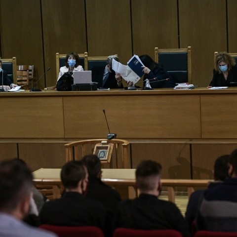 Στιγμιότυπο από τη δίκη της Χρυσής Αυγής 