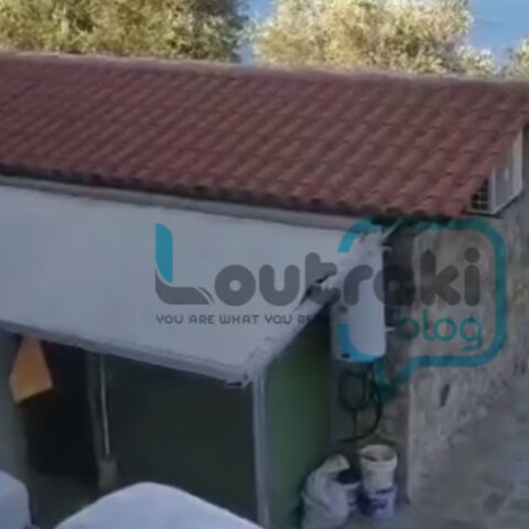 Το σπίτι στο Λουτράκι, στην περιοχή Φλάμπουρο, όπου δολοφονήθηκαν η 43χρονη και ο 42χρονος