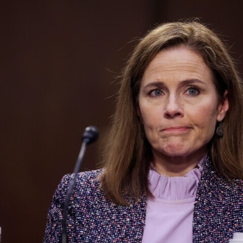 Η Έιμι Κόνεϊ Μπάρετ