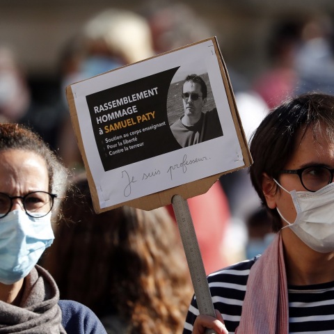 Διαδήλωση στη Γαλλία για τη δολοφονία του καθηγητή Σαμιουέλ Πατί